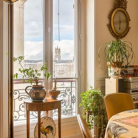 Veeve - Overlooking The Seine On Ile De La Cité