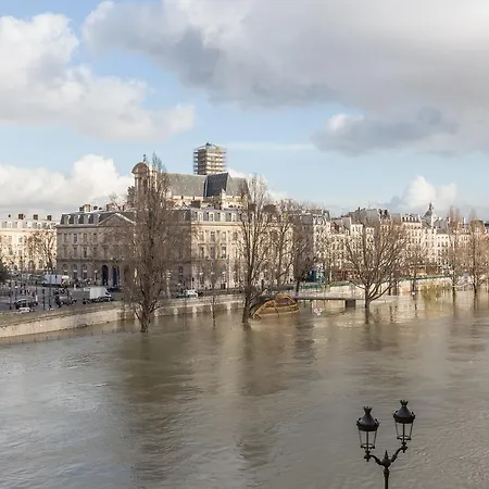 Veeve - Overlooking The Seine On Ile De La Cité Appartamento