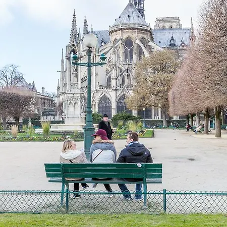 Veeve - Overlooking The Seine On Ile De La Cité Appartamento