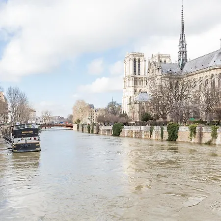 Appartamento Veeve - Overlooking The Seine On Ile De La Cité *