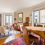 Veeve - Overlooking the Seine on Ile de la Cité