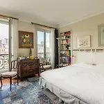 Veeve - Overlooking the Seine on Ile de la Cité